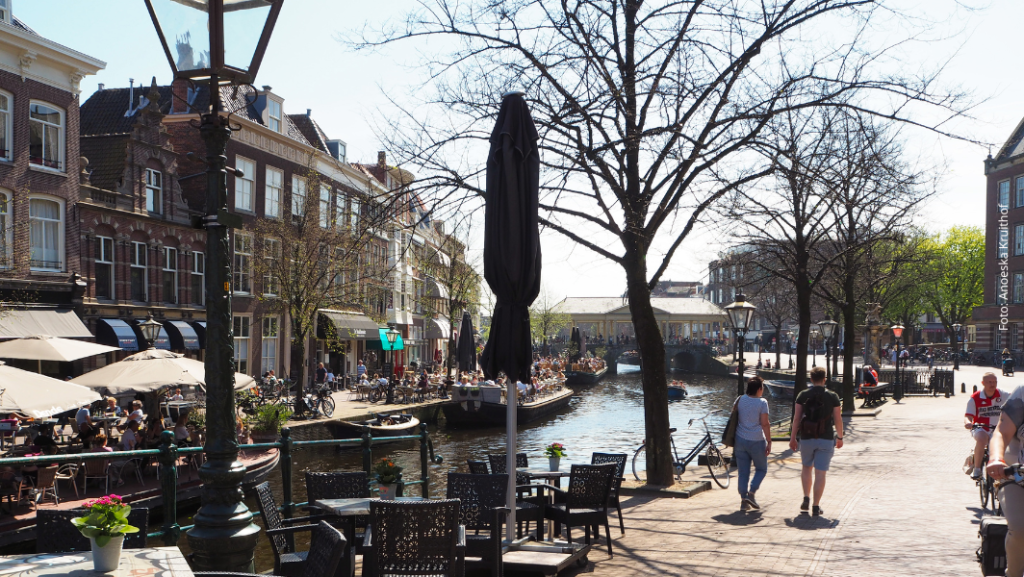 winkelstraat in leiden